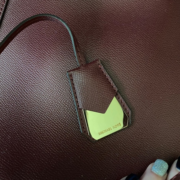Burgundy Michael Kors tote - Picture 4 of 8